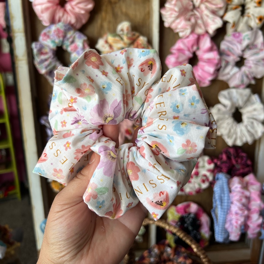 Floral Bow Scrunchie Hair Tie in White and Light Pink